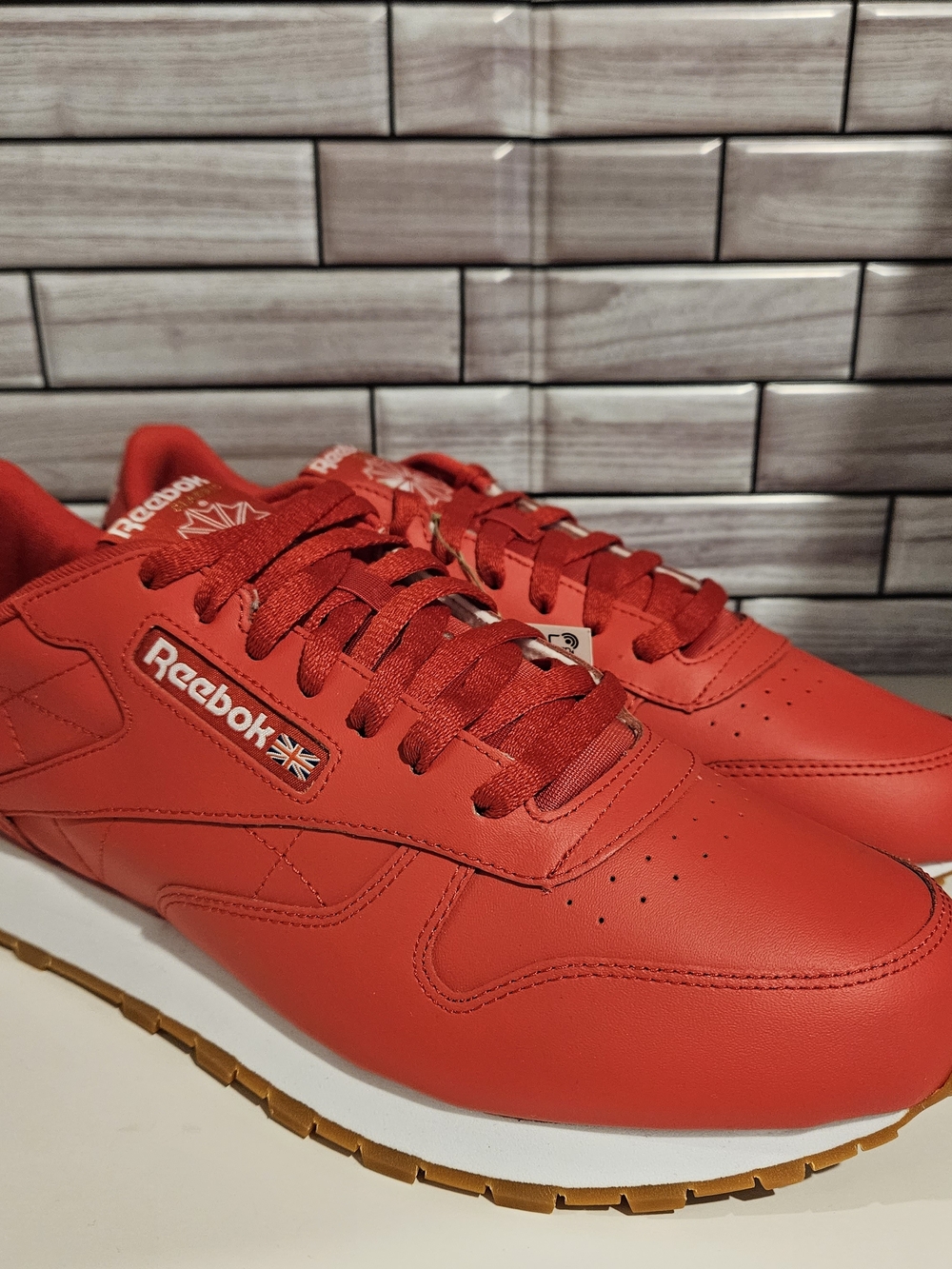Reebok classic Leather Vector Red Gum Unisex Men 11 Women 12.5